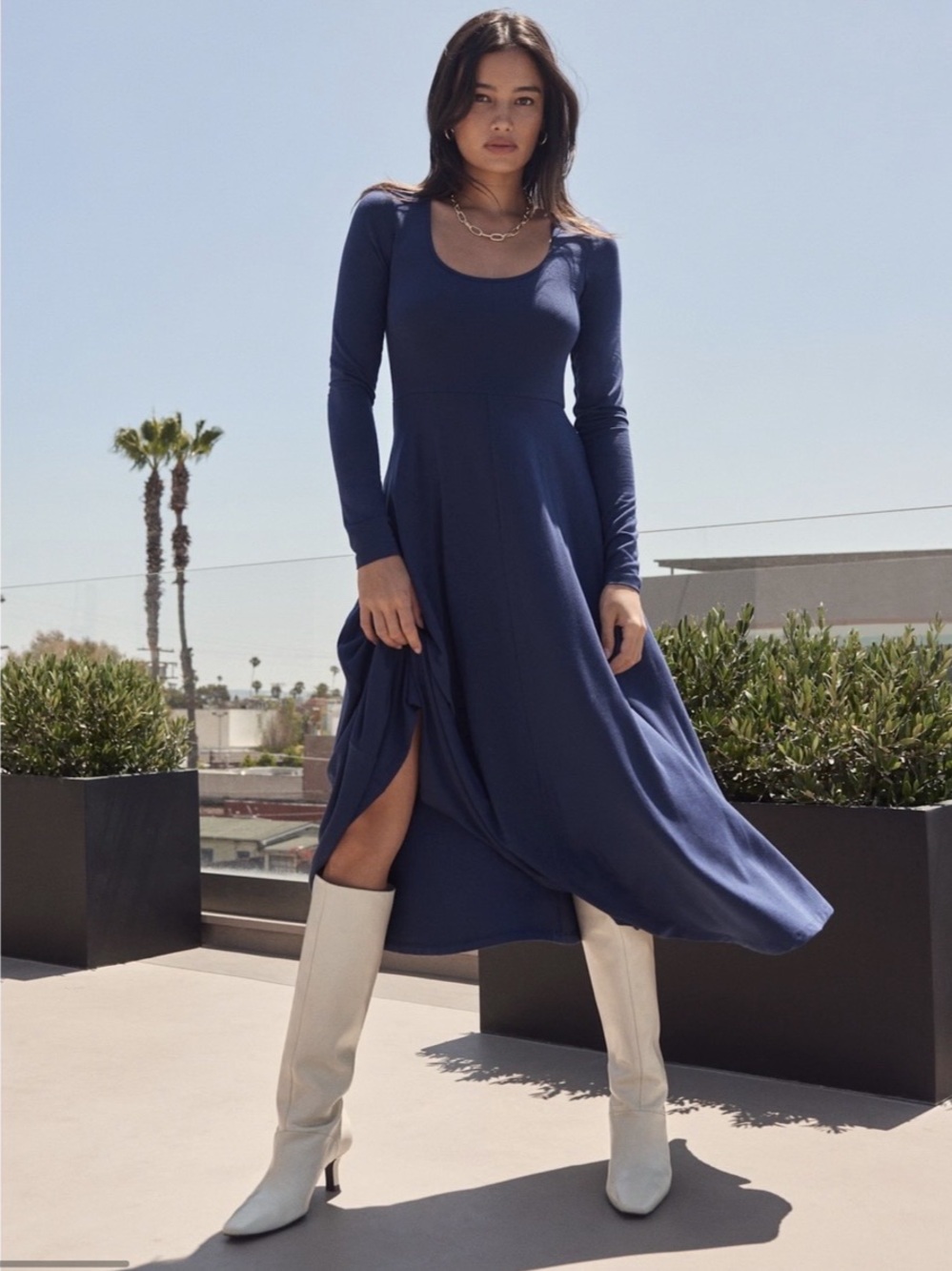 Aritzia Wilfred Bungalow Dress Blue Knit Stretch Scoop Neck Long Sleeve Midi S